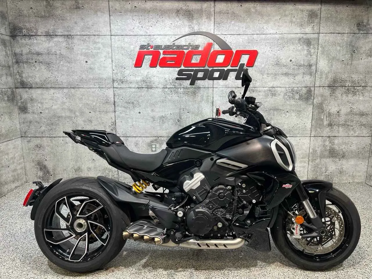 DUCATI Diavel V4 2024 - CS-23473