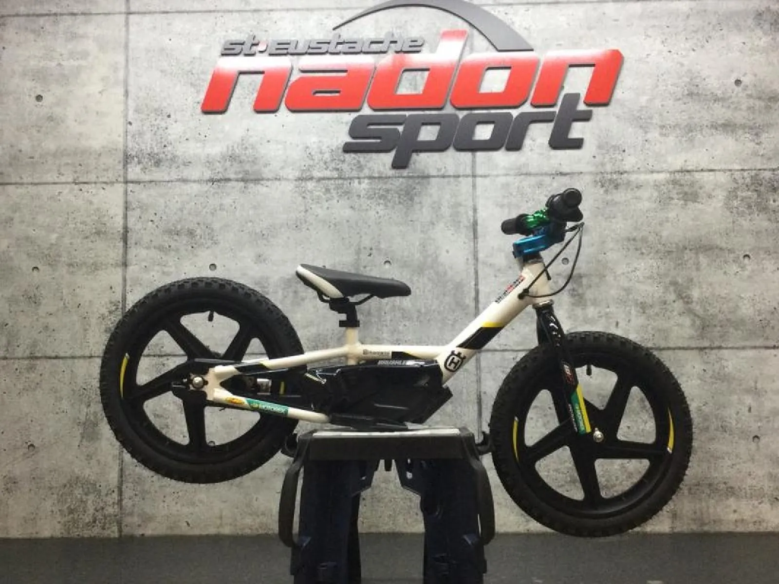 HUSQVARNA VELO ELECTRIQUE 16