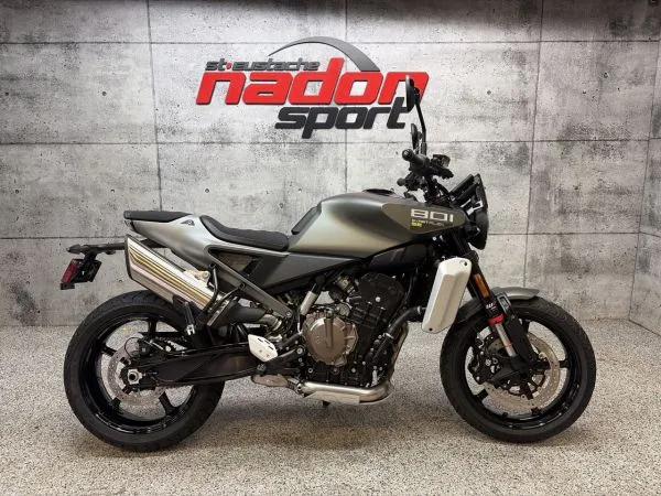 CS-25670 Neuf Husqvarna Svartpilen 801  2027 a vendre 1