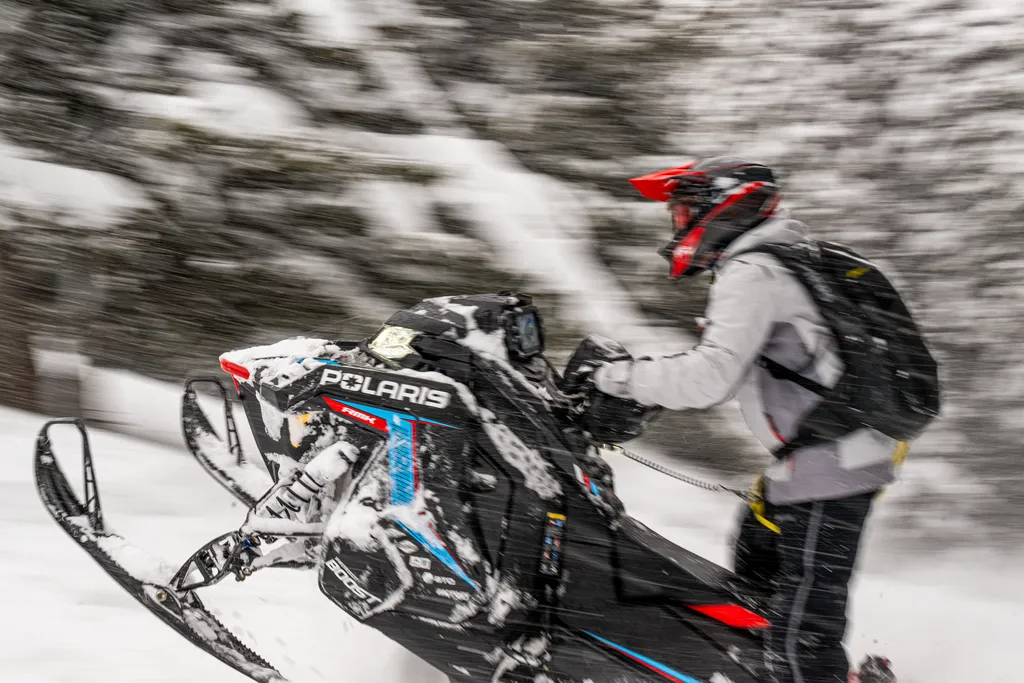 D&eacute;tail d&rsquo;une motoneige Polaris 2027 avec accessoires exclusifs SnowCheck